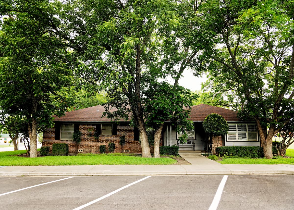 Dental Office Location Building Exterior - Steven Regan DDS - Dentist Clifton TX